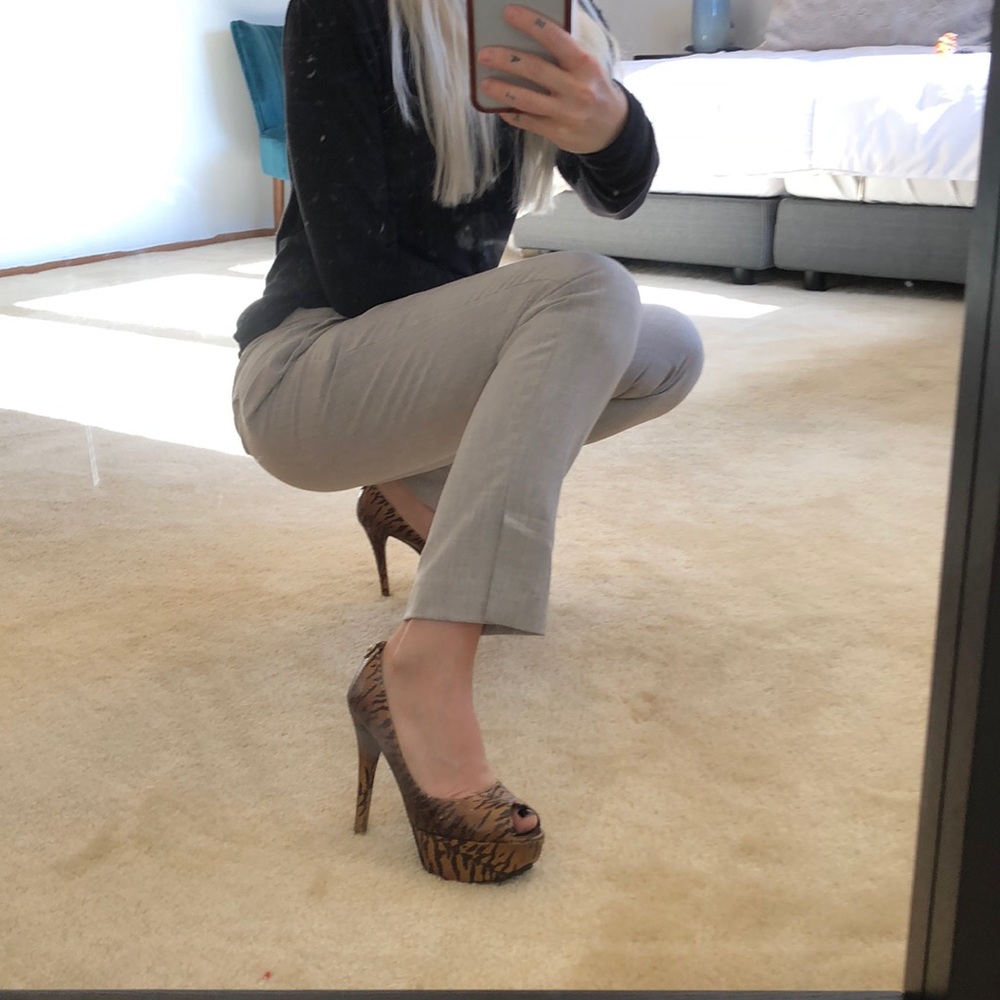 || AMANDA + CHELSEA || Gray split ankle dress pant